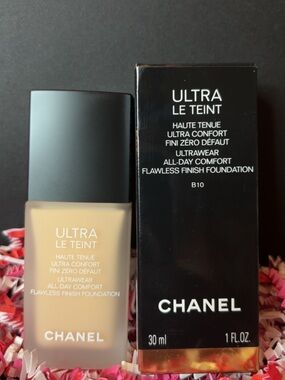 CHANEL ULTRA LE TEINT Ultrawear Flawless Finish Foundation box in shade B10.